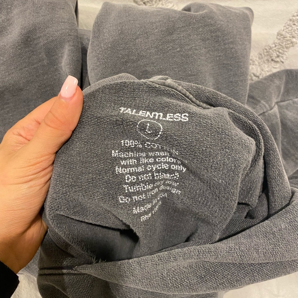talentless heavyweight circle logo hoodie in gray - Picture 4 of 4